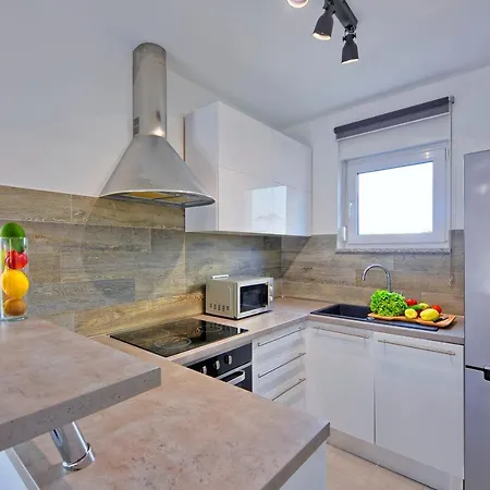 With Private Pool In Village Jadreski * Póla