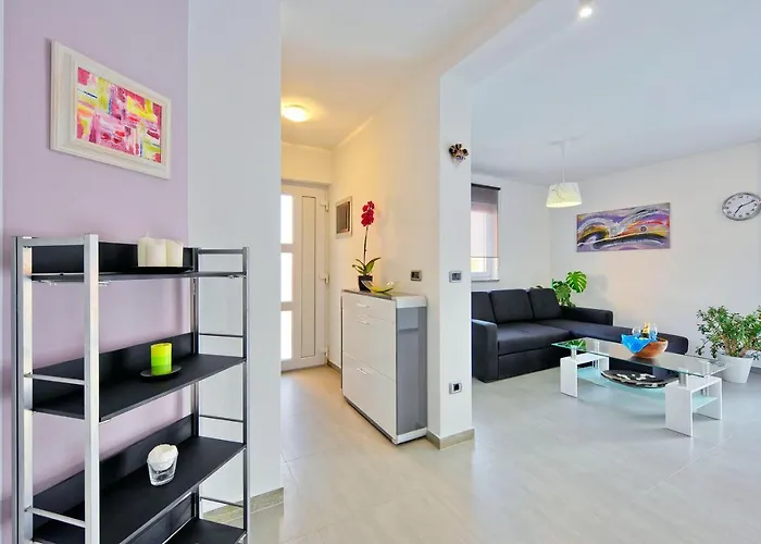 With Private Pool In Village Jadreski * Pula