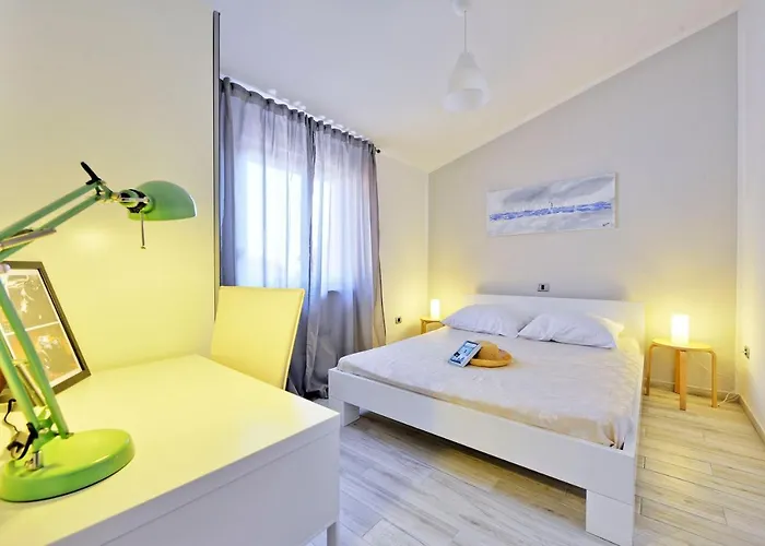 With Private Pool In Village Jadreski Willa Pula