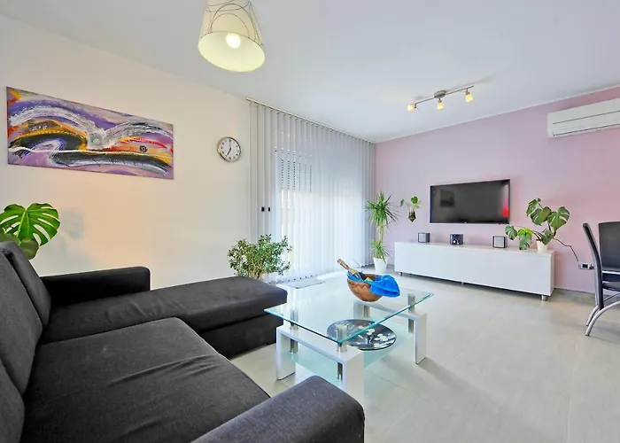 With Private Pool In Village Jadreski *