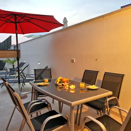 Villa With Private Pool In Village Jadreski