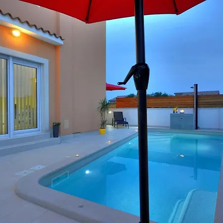 With Private Pool In Village Jadreski * Pula