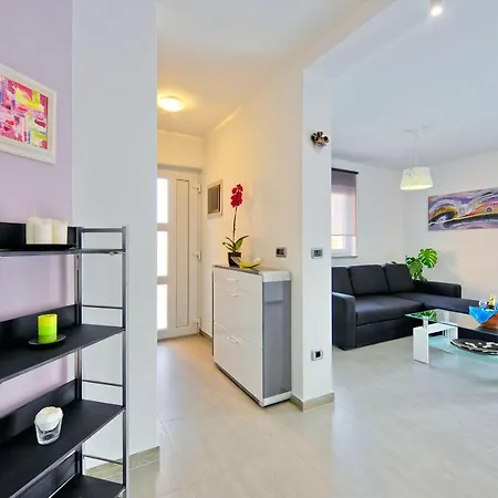 With Private Pool In Village Jadreski * Pula