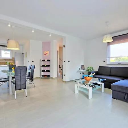 Villa With Private Pool In Village Jadreski Pula