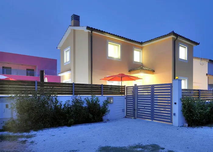 With Private Pool In Village Jadreski Vila *