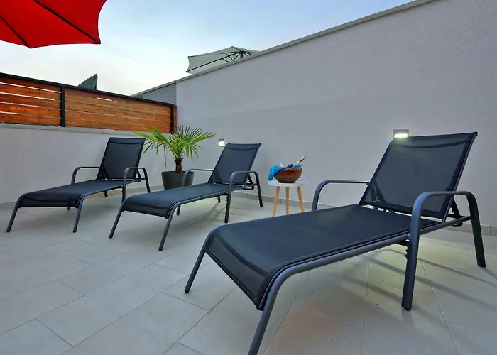 Vila With Private Pool In Village Jadreski *