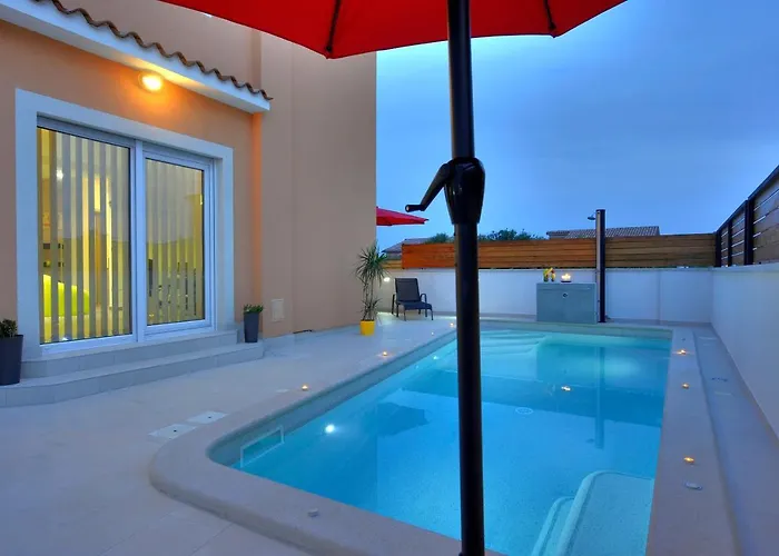 With Private Pool In Village Jadreski * Pula