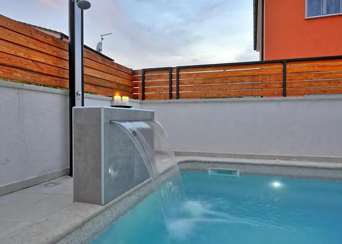 With Private Pool In Village Jadreski Vila *