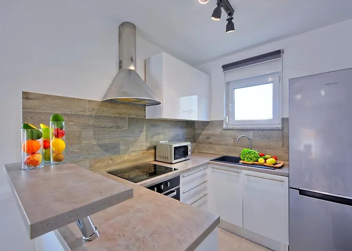 With Private Pool In Village Jadreski * Pula