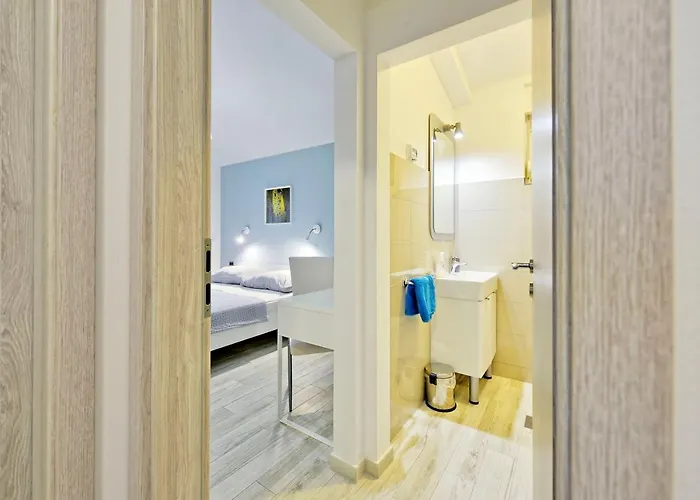 With Private Pool In Village Jadreski Vila Pula