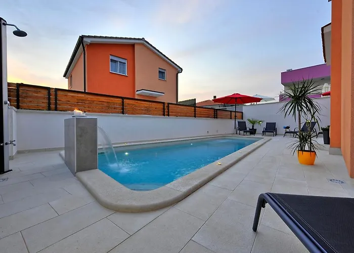 Vila With Private Pool In Village Jadreski