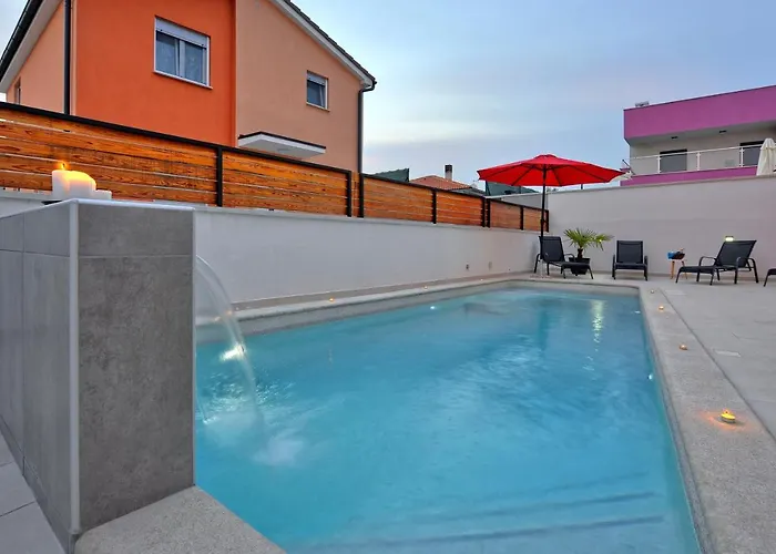 Villa With Private Pool In Village Jadreski *